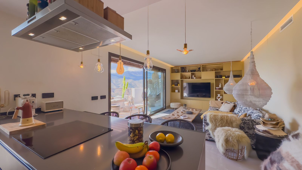 3 Bedroom Penthouse in Istán - Photo 61