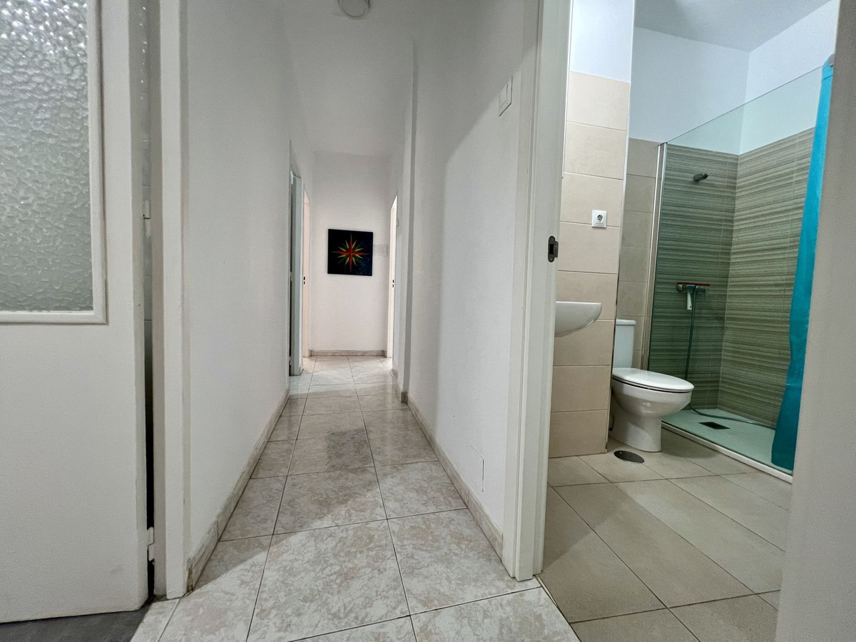 4 Bedroom Apartment in Málaga - Photo 10
