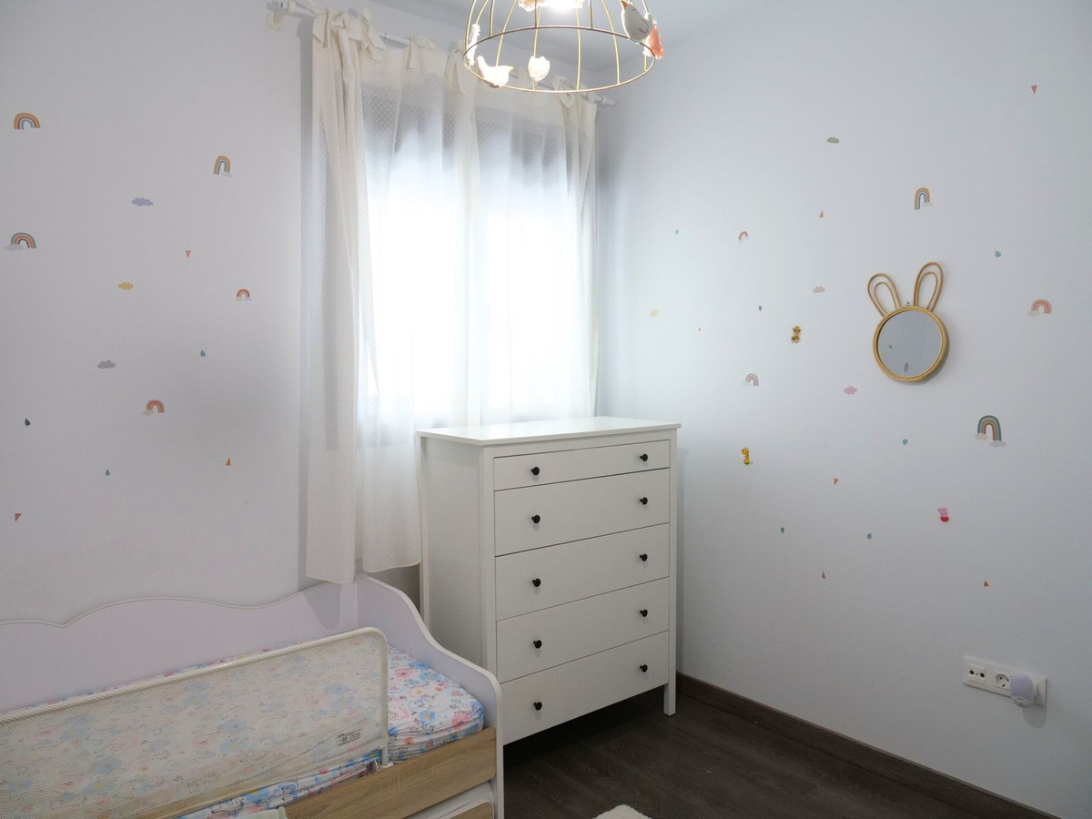 3 Bedroom Apartment in Estepona - Photo 11