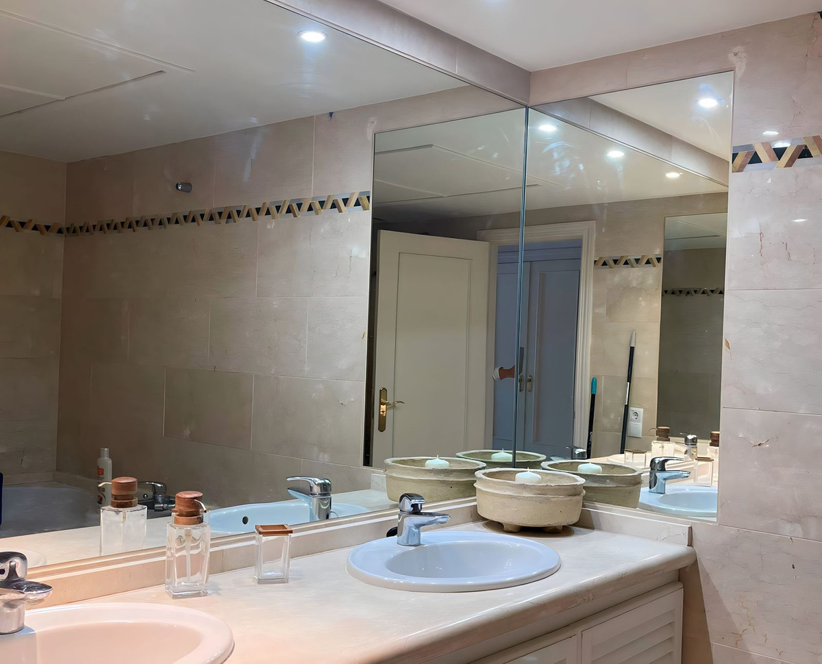2 Bedroom Apartment in Marbella - Photo 15