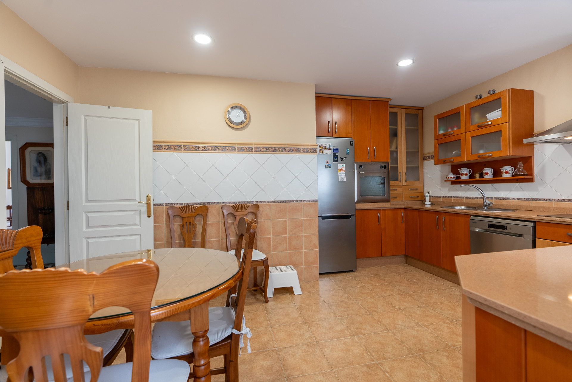3 Bedroom Apartment in Estepona - Photo 6