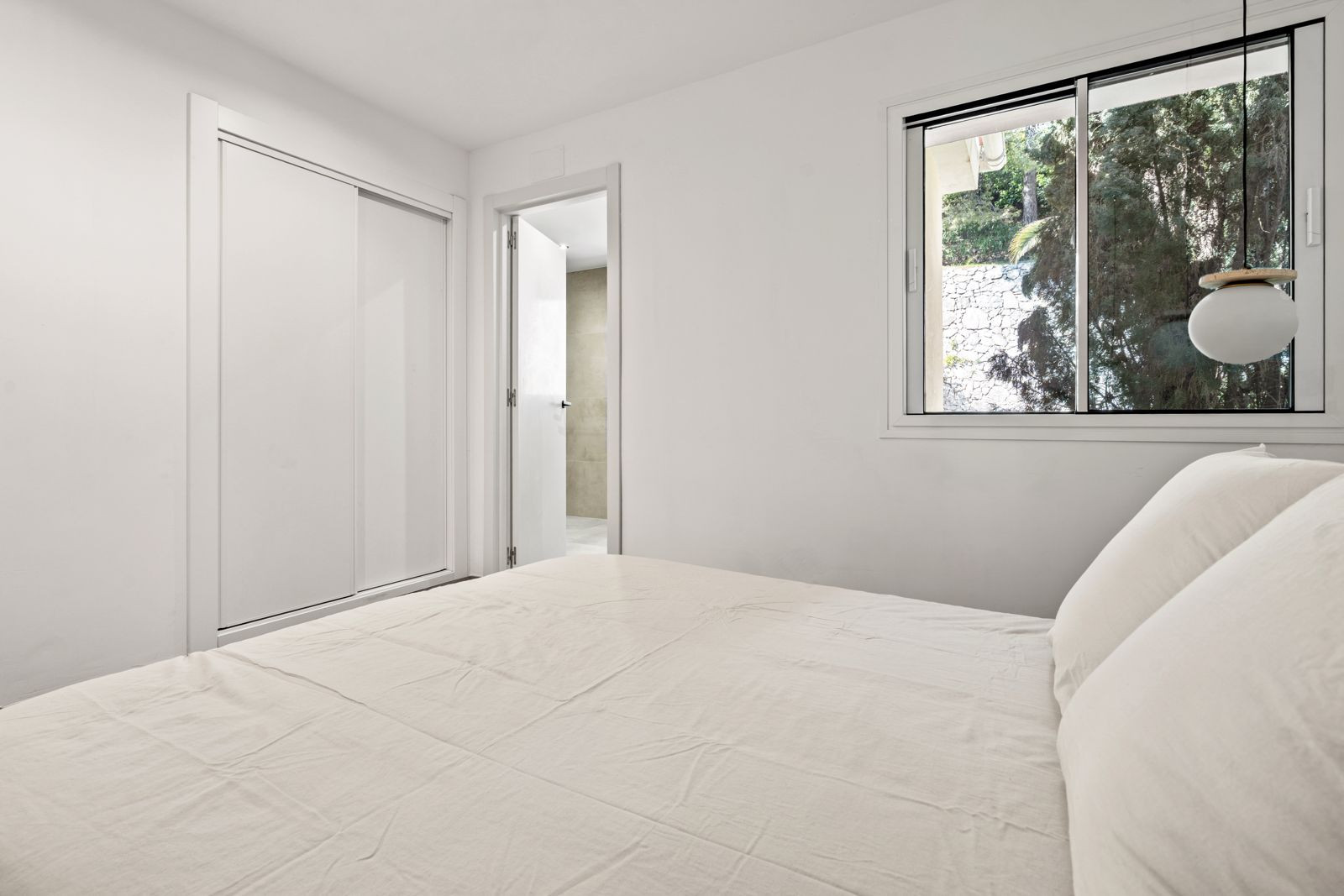 3 Bedroom Penthouse in Benahavís - Photo 8