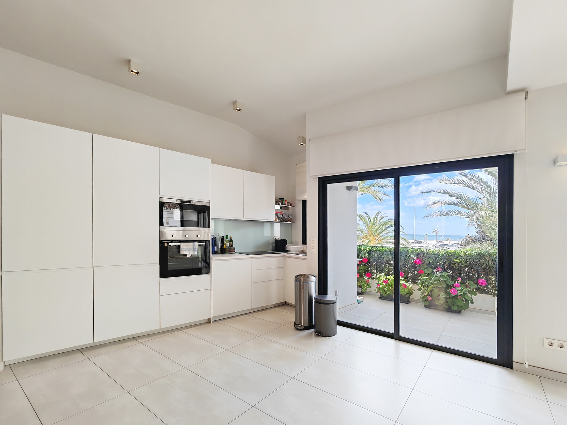 2 Bedroom Apartment in Marbella - Photo 6