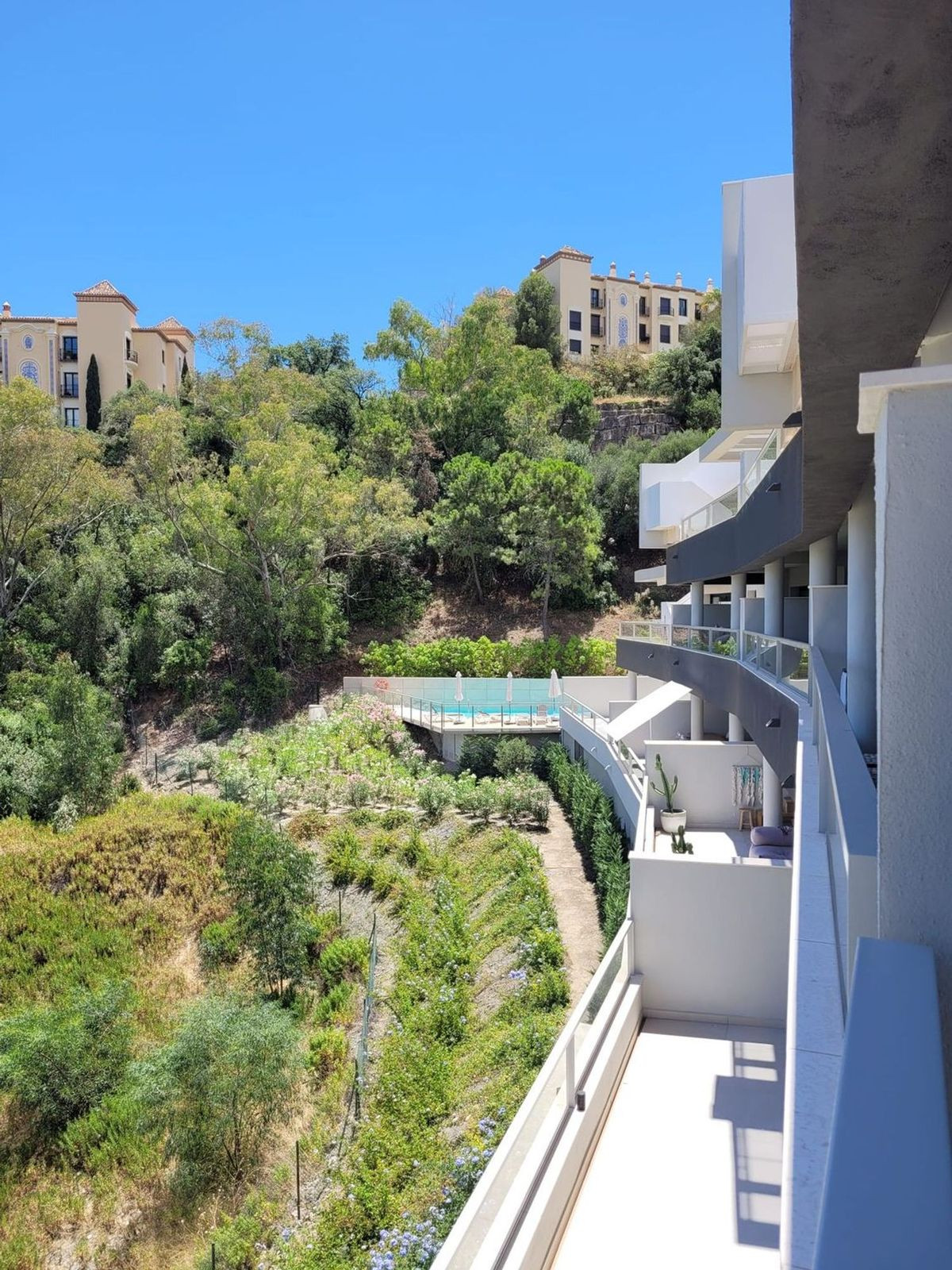 3 Bedroom Apartment in Benahavís - Photo 20