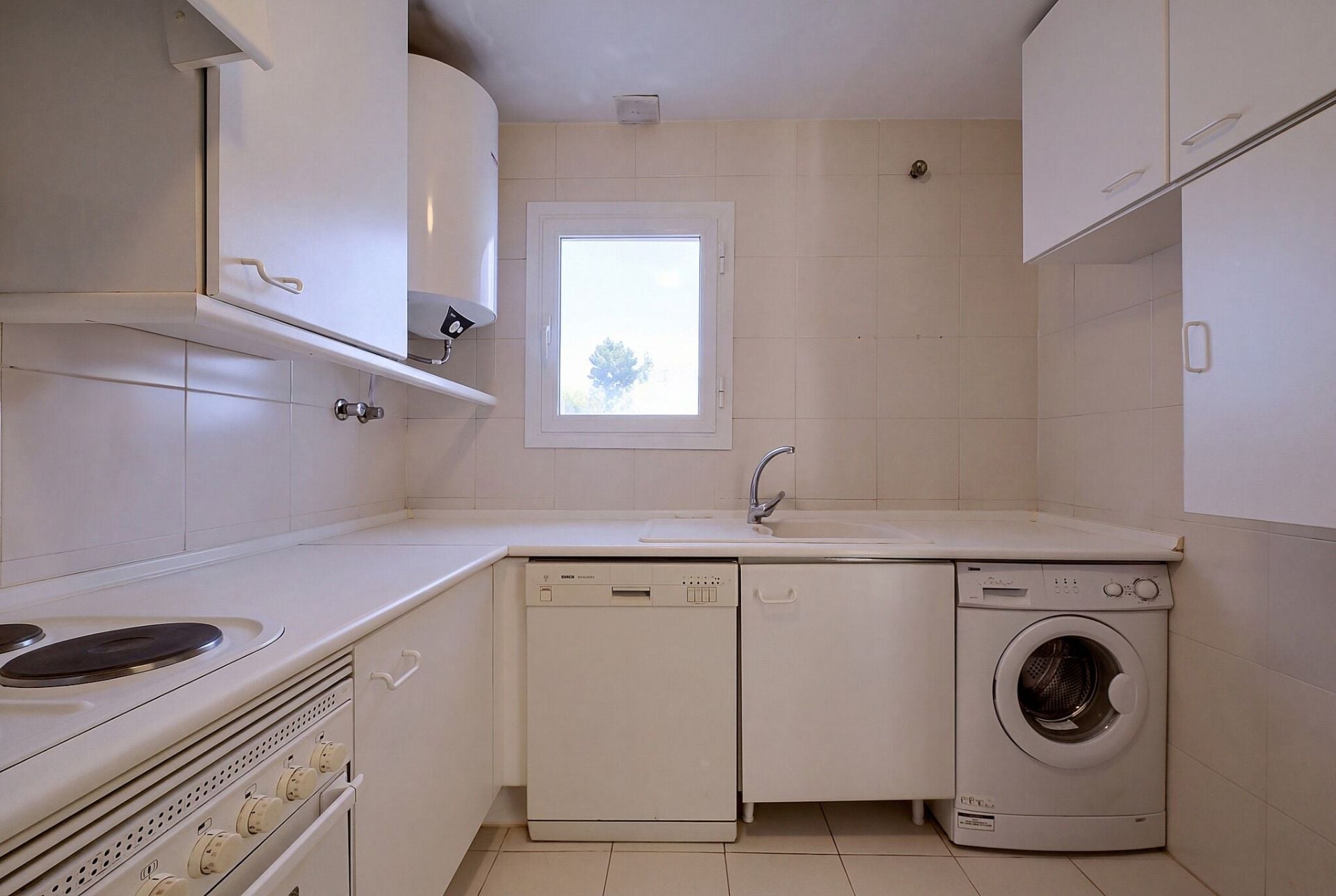 2 Bedroom Apartment in Benahavís - Photo 18