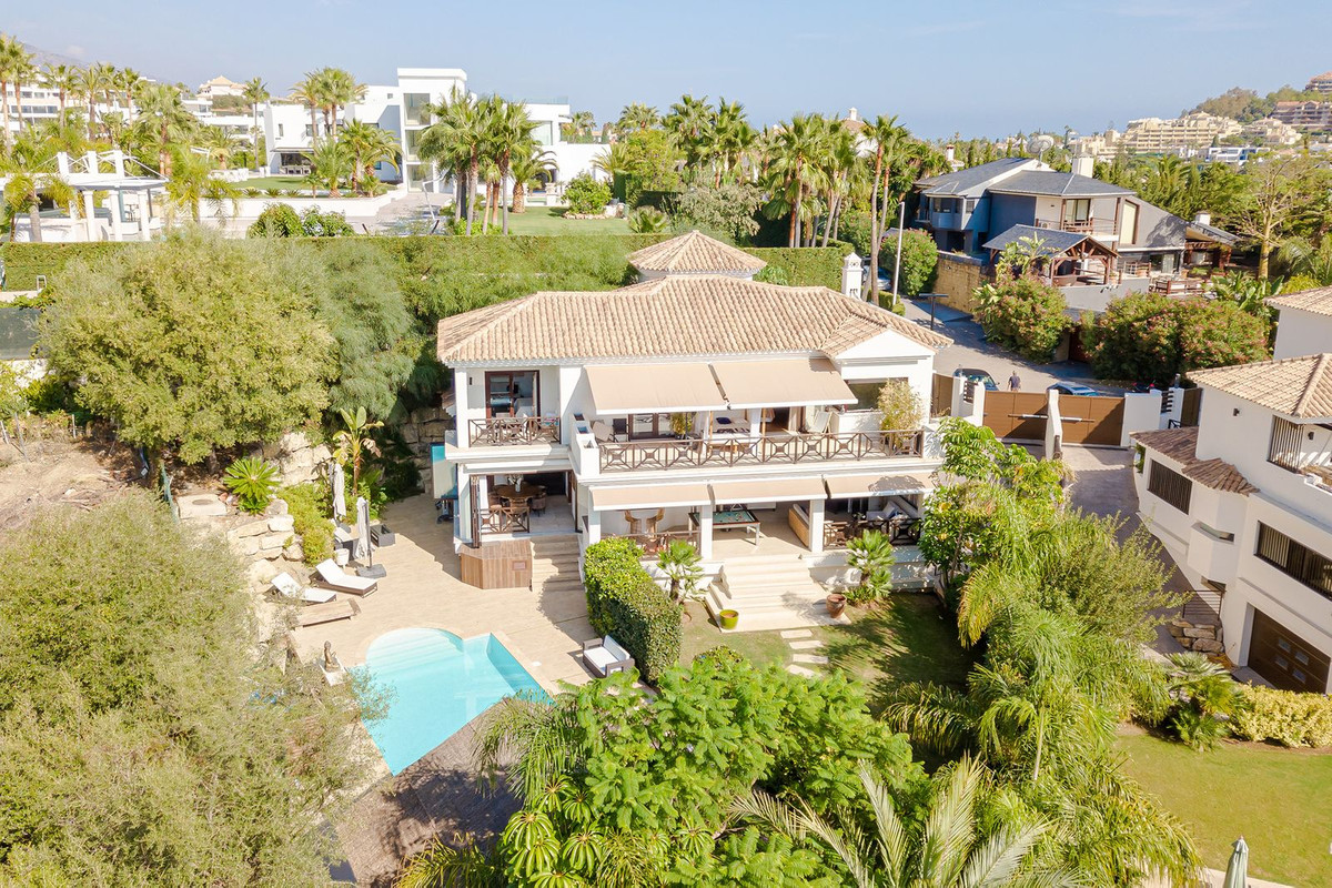 6 Bedroom Villa in Marbella - Photo 7