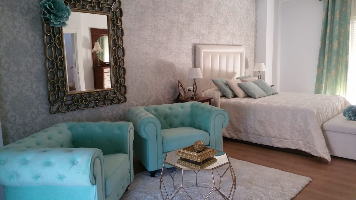 6 Bedroom Townhouse in San Pedro de Alcántara - Photo 12