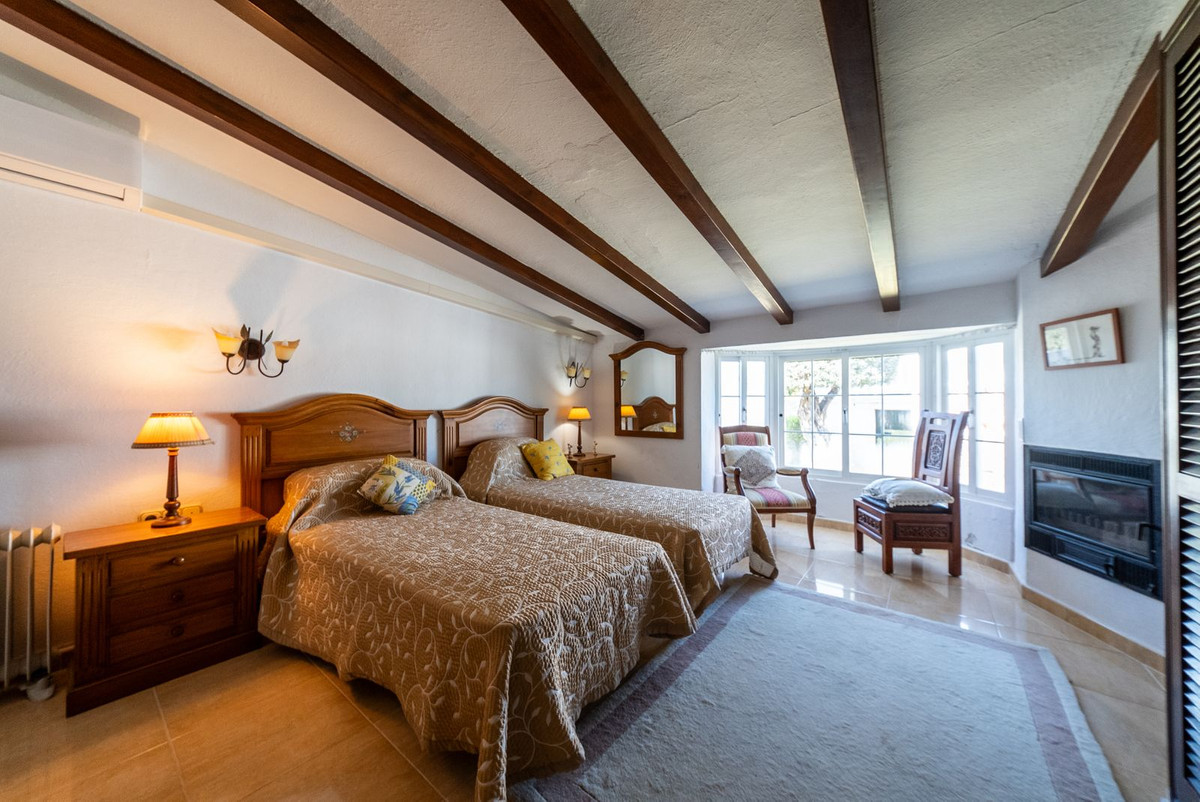 5 Bedroom Villa in Alhaurín de la Torre - Photo 26