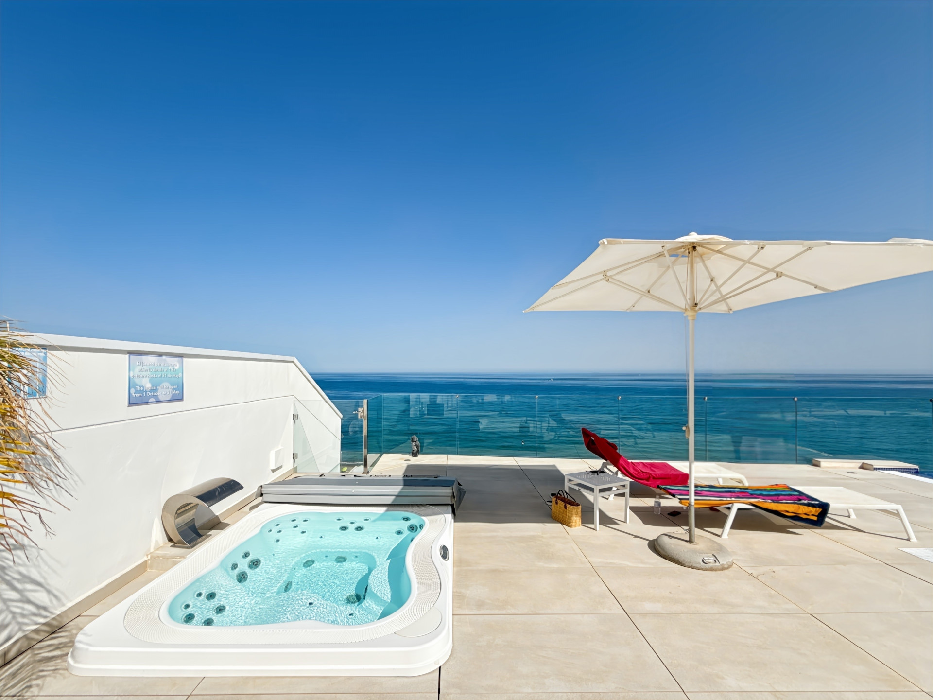 2 Bedroom Apartment in Estepona - Photo 3