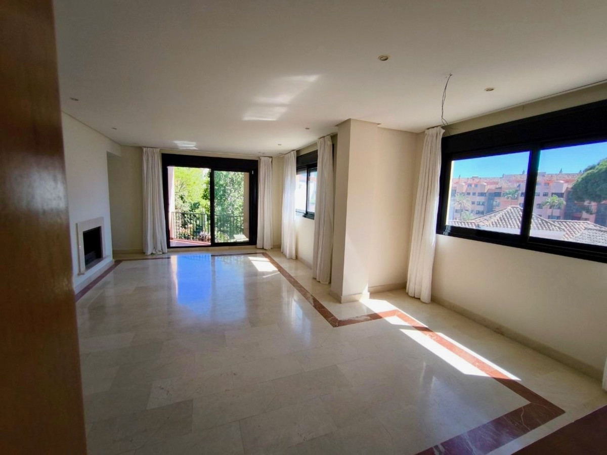 Piso de 2 dormitorios con piscina en Málaga – Foto 13