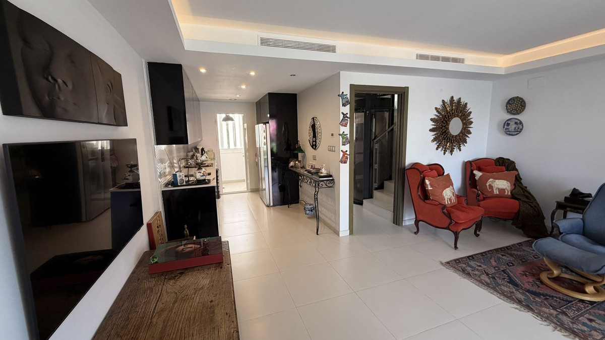 3 Bedroom Townhouse in Marbella - Photo 4