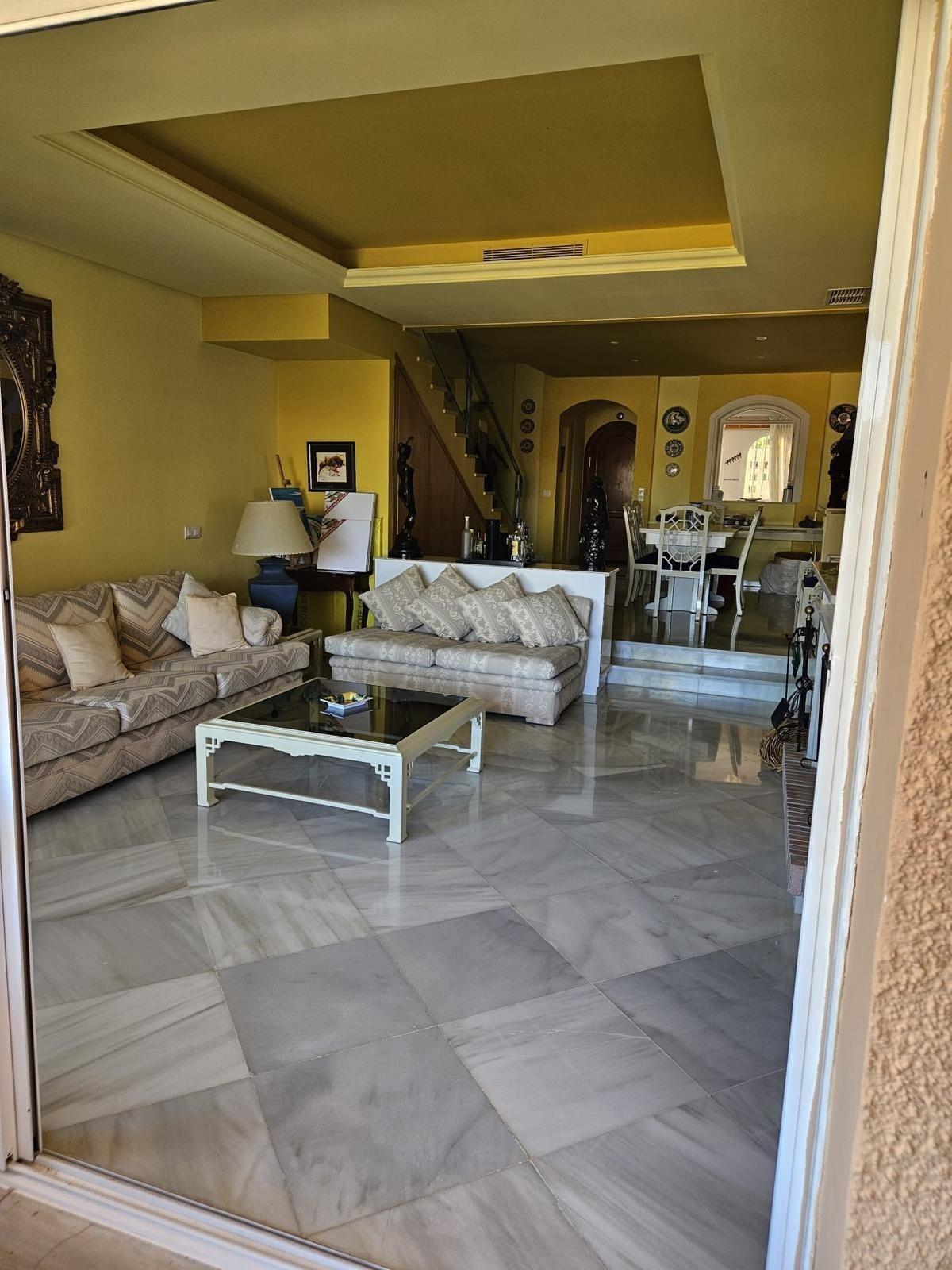 3 Bedroom Townhouse in Marbella - Photo 14