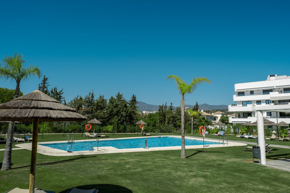 2 Bedroom Penthouse in Estepona - Photo 23