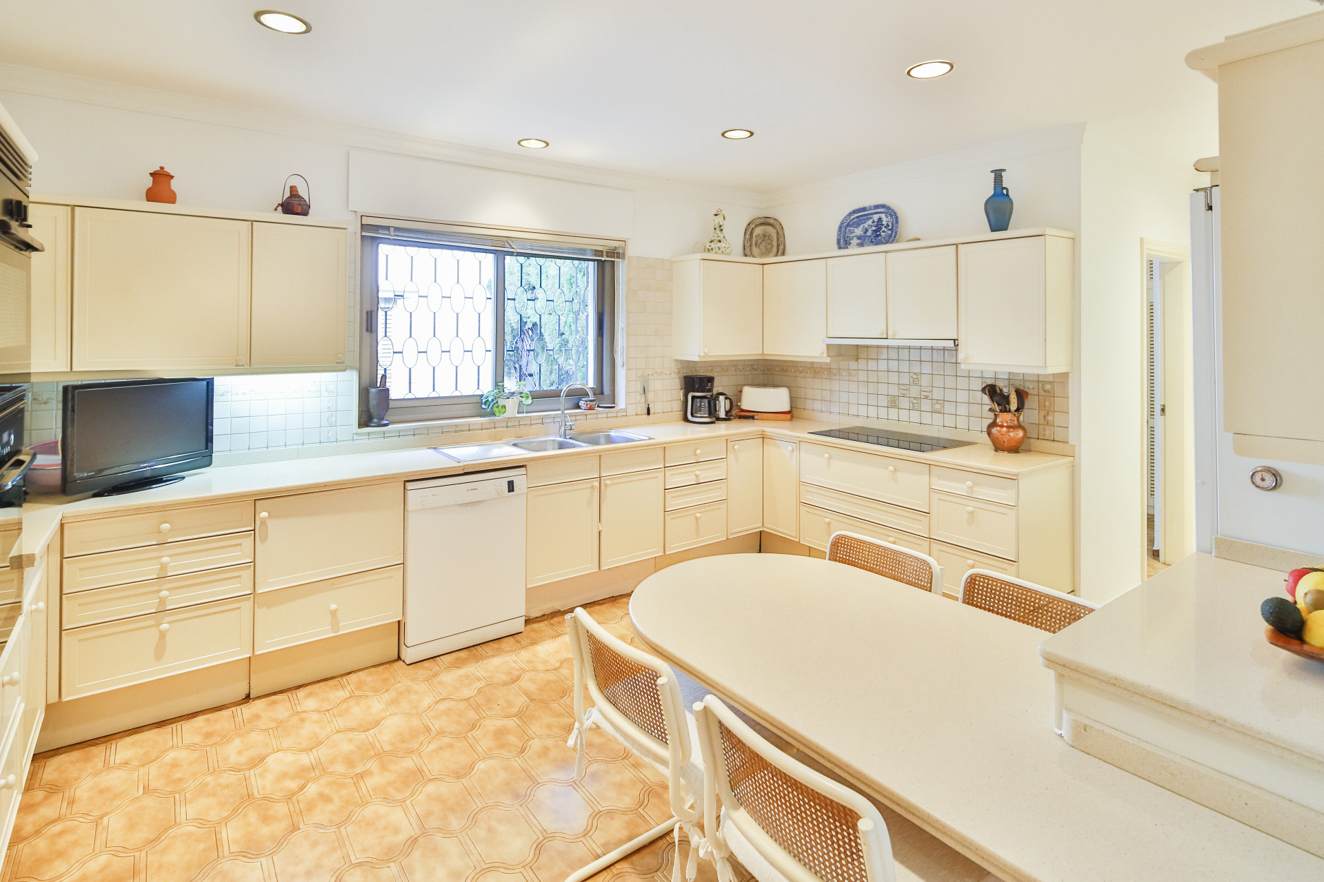 6 Bedroom Villa in Marbella - Photo 16