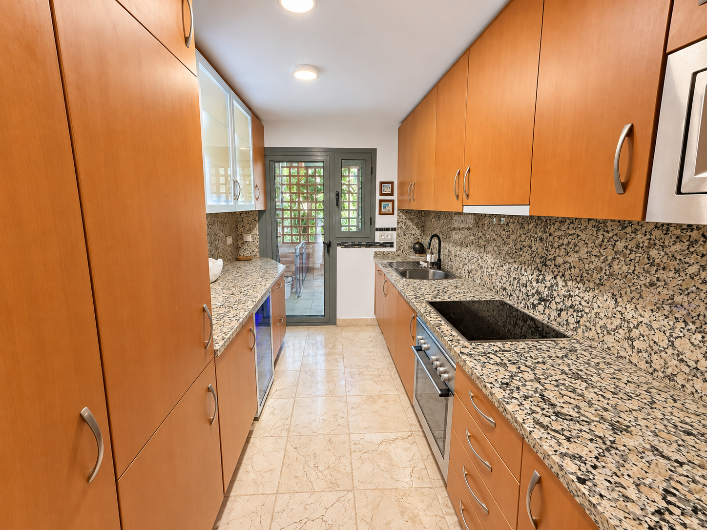 2 Bedroom Apartment in Estepona - Photo 15