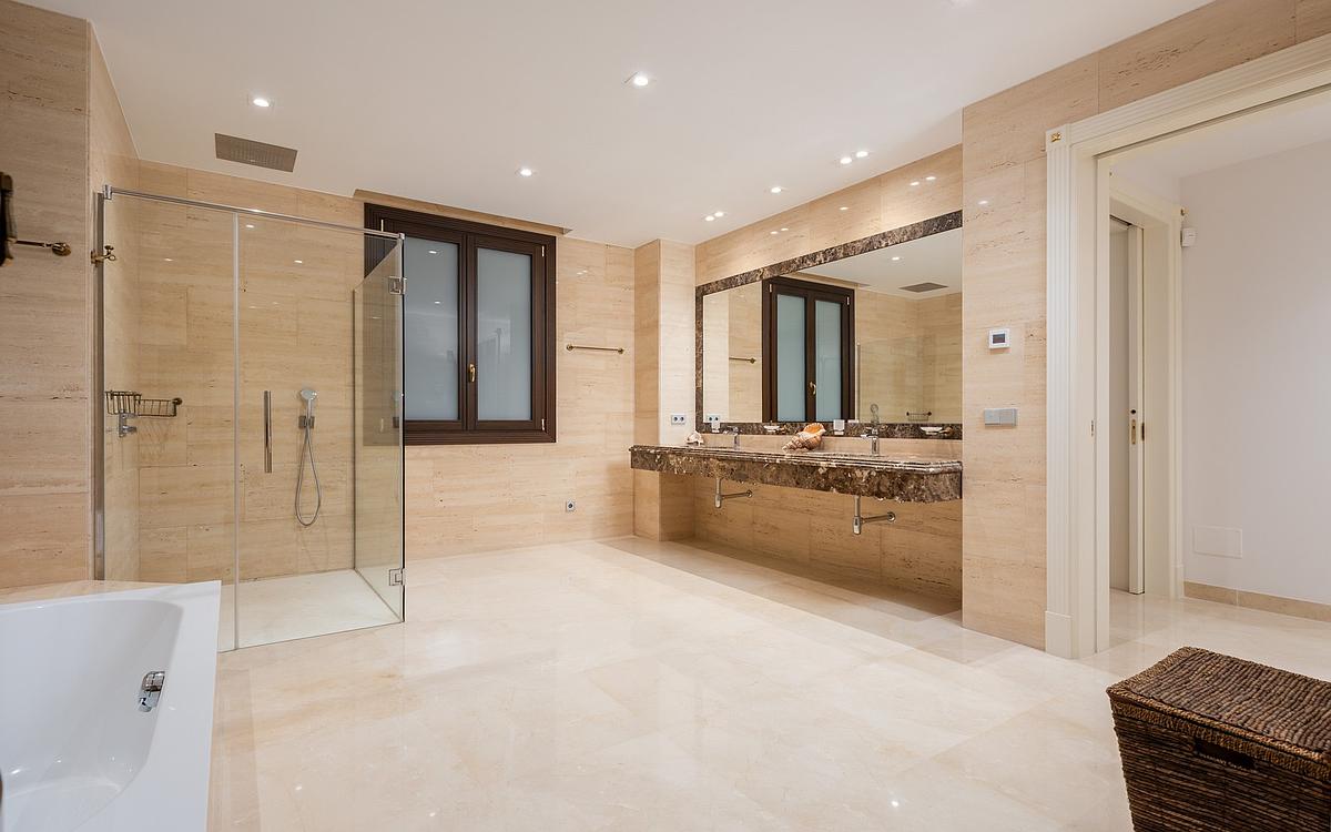 7 Bedroom Villa in Estepona - Photo 14