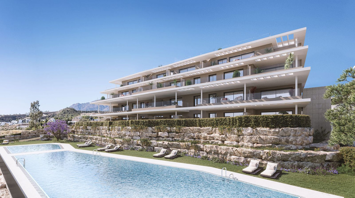 2 Bedroom Apartment in Estepona - Photo 3
