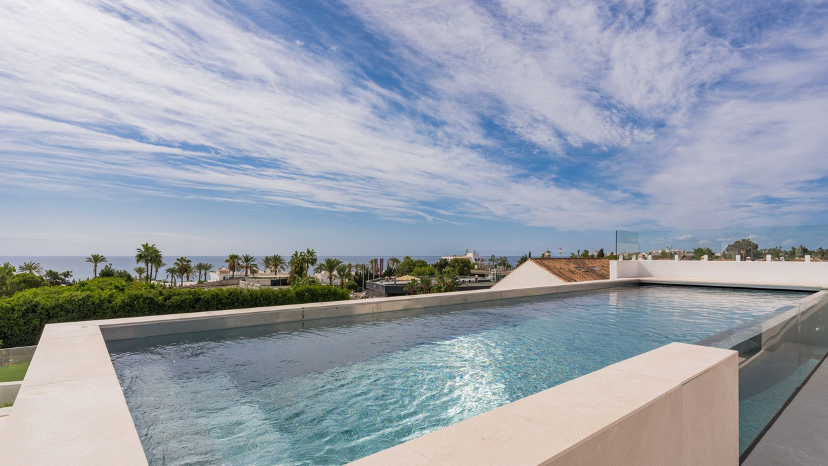 5 Bedroom Villa in Marbella - Photo 40