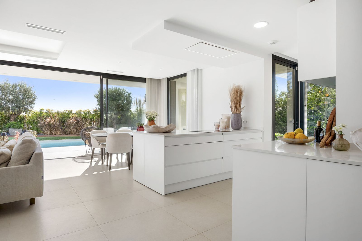3 Bedroom Villa in La Duquesa - Photo 5
