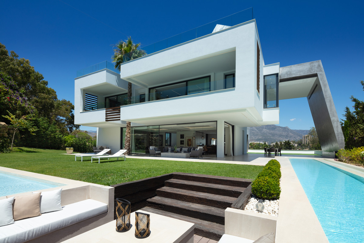 5 Bedroom Villa in Marbella - Photo 3