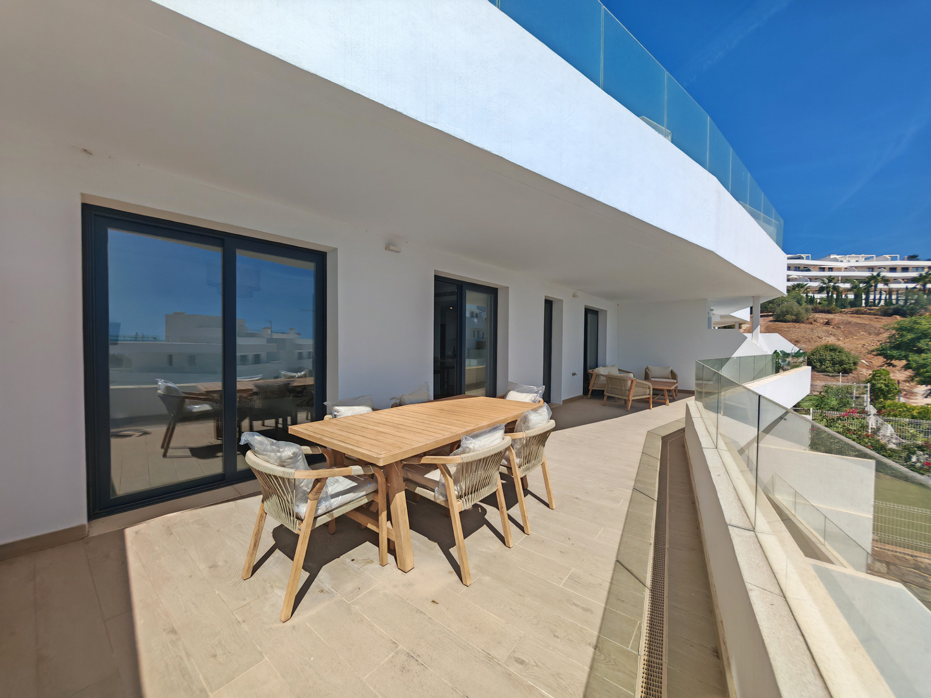 4 Bedroom Penthouse in Estepona - Photo 11
