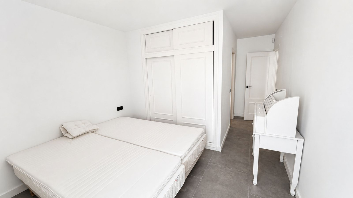2 Bedroom Apartment in Estepona - Foto 12