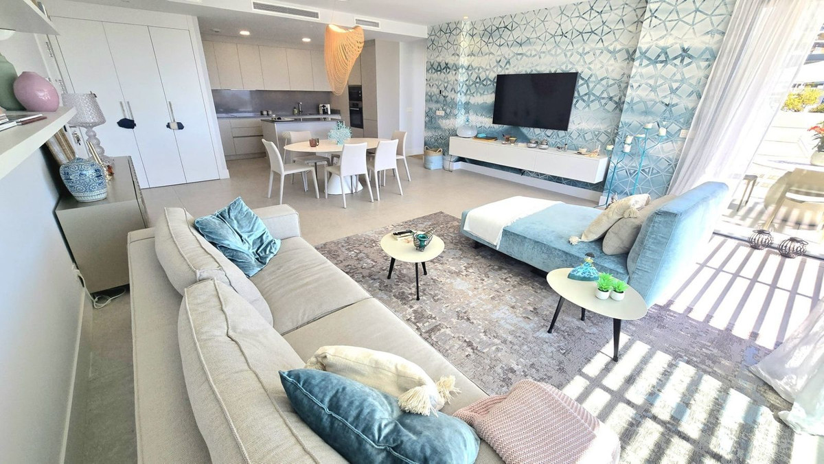 2 Bedroom Apartment in Benahavís - Photo 3