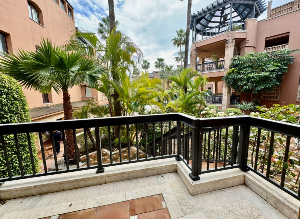 3 Bedroom Apartment in San Pedro de Alcántara - Photo 12