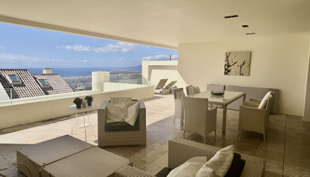 2 Bedroom Apartment in Marbella - Photo 9