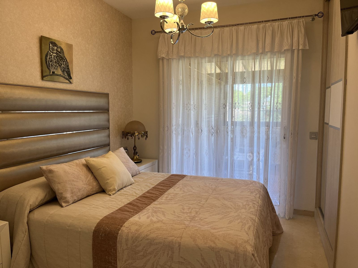 3 Bedroom Penthouse in Estepona - Photo 6