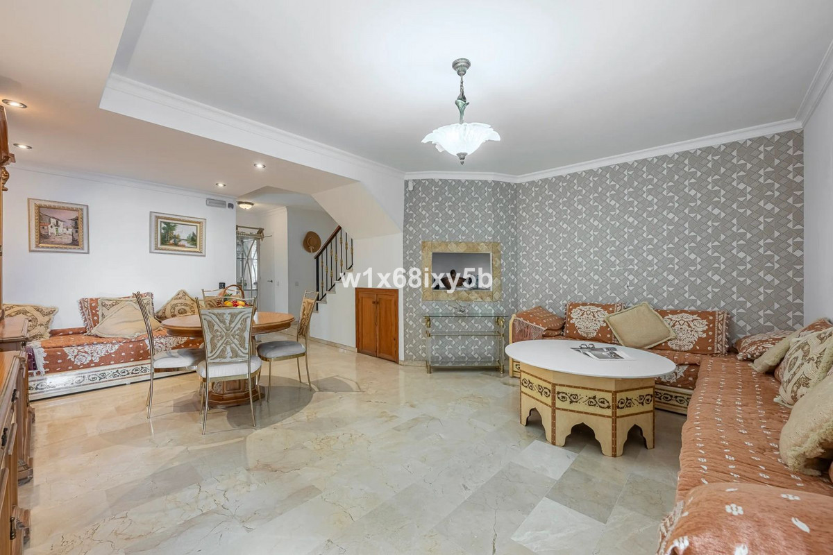 4 Bedroom Townhouse in San Pedro de Alcántara - Photo 8