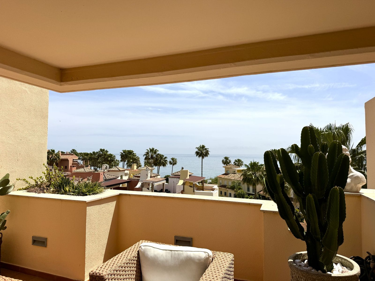 2 Bedroom Penthouse in Estepona - Photo 21
