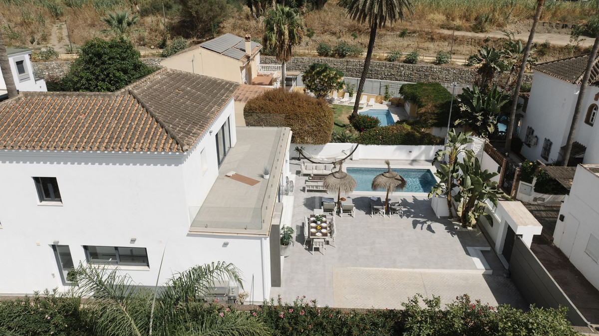 4 Bedroom Villa in Marbella - Photo 5