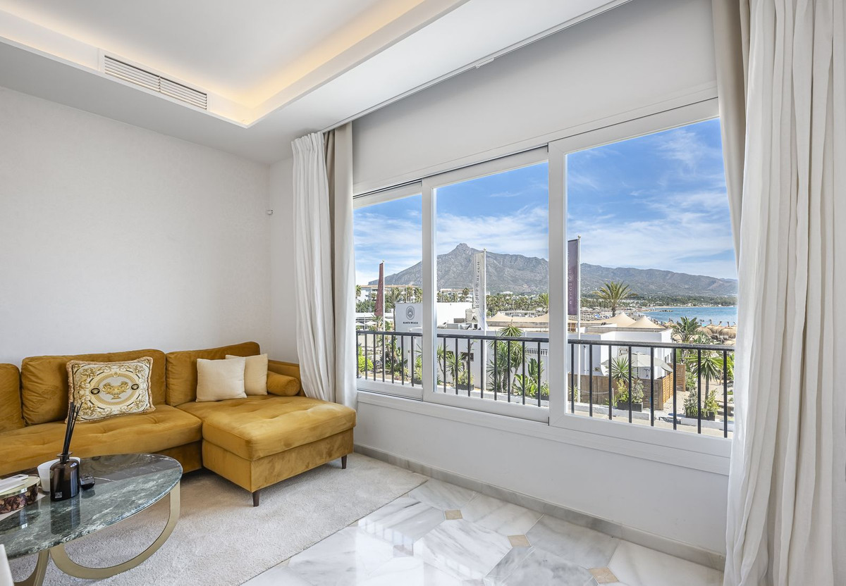 Apartment in Puerto Banus