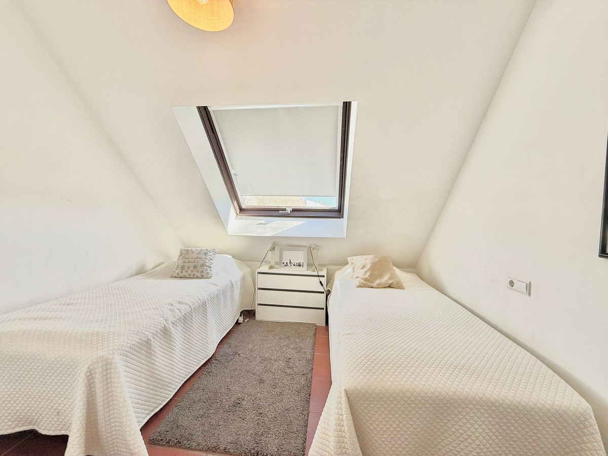 3 Bedroom Penthouse in Fuengirola - Photo 9