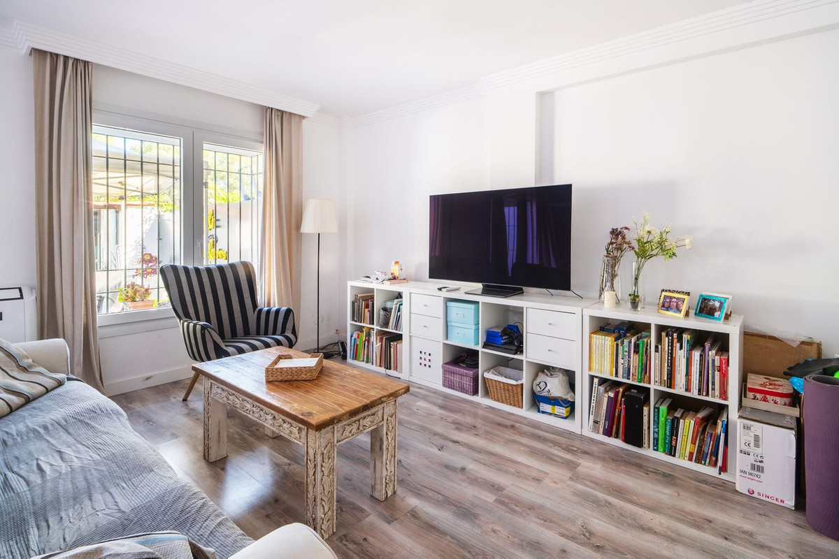 3 Bedroom Townhouse in Estepona - Photo 3
