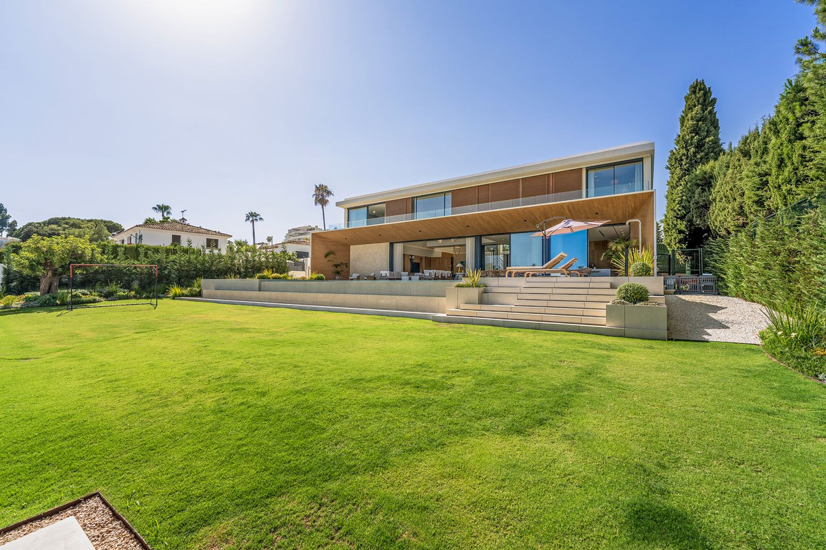 6 Bedroom Villa in San Pedro de Alcántara - Photo 27