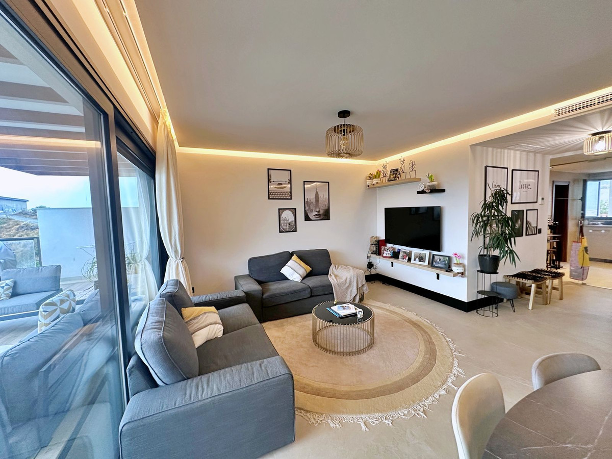 2 Bedroom Apartment in Marbella - Photo 10