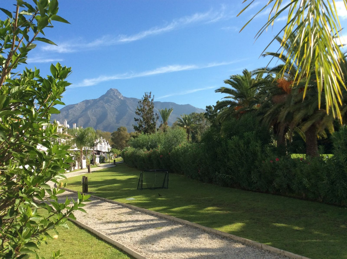4 Bedroom Townhouse in Marbella - Photo 13