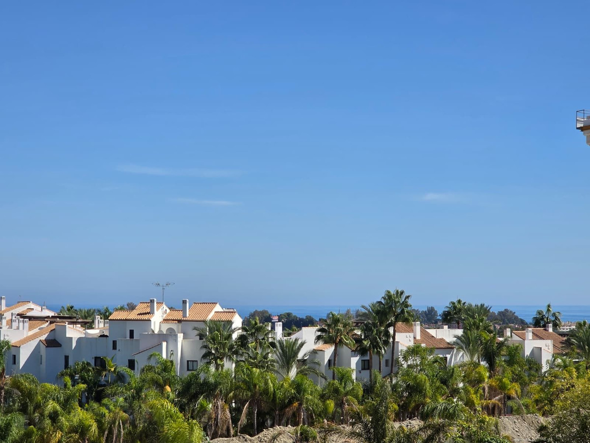 3 Bedroom Apartment in Estepona - Photo 9