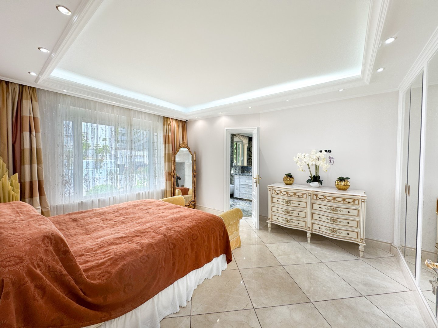 2 Bedroom Apartment in Marbella - Photo 13