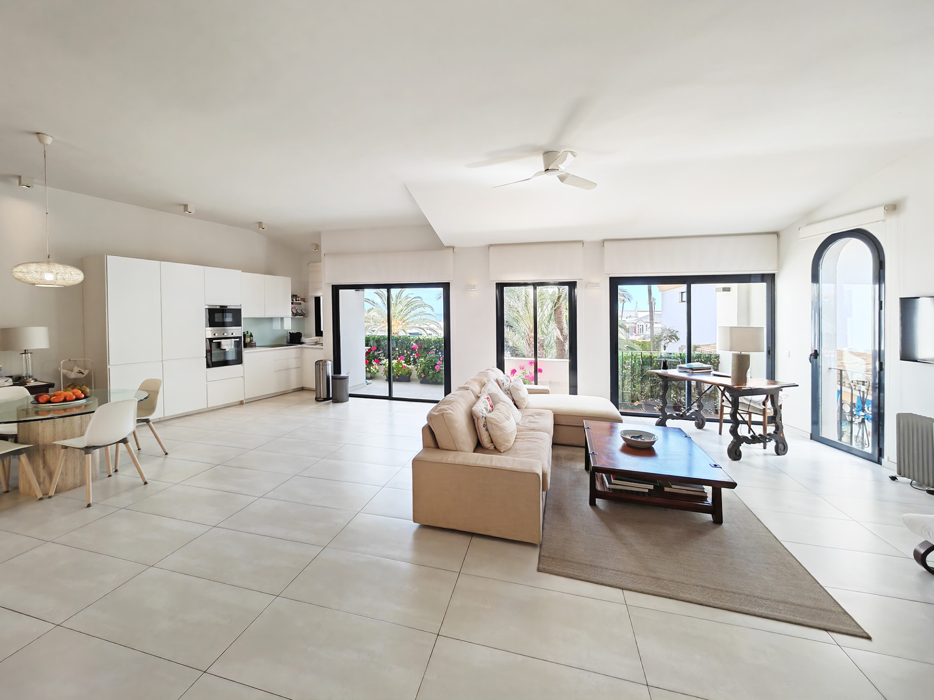 2 Bedroom Apartment in Marbella - Photo 3