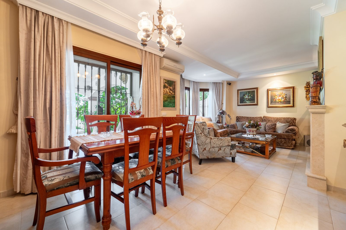 6 Bedroom Villa in Marbella - Photo 4