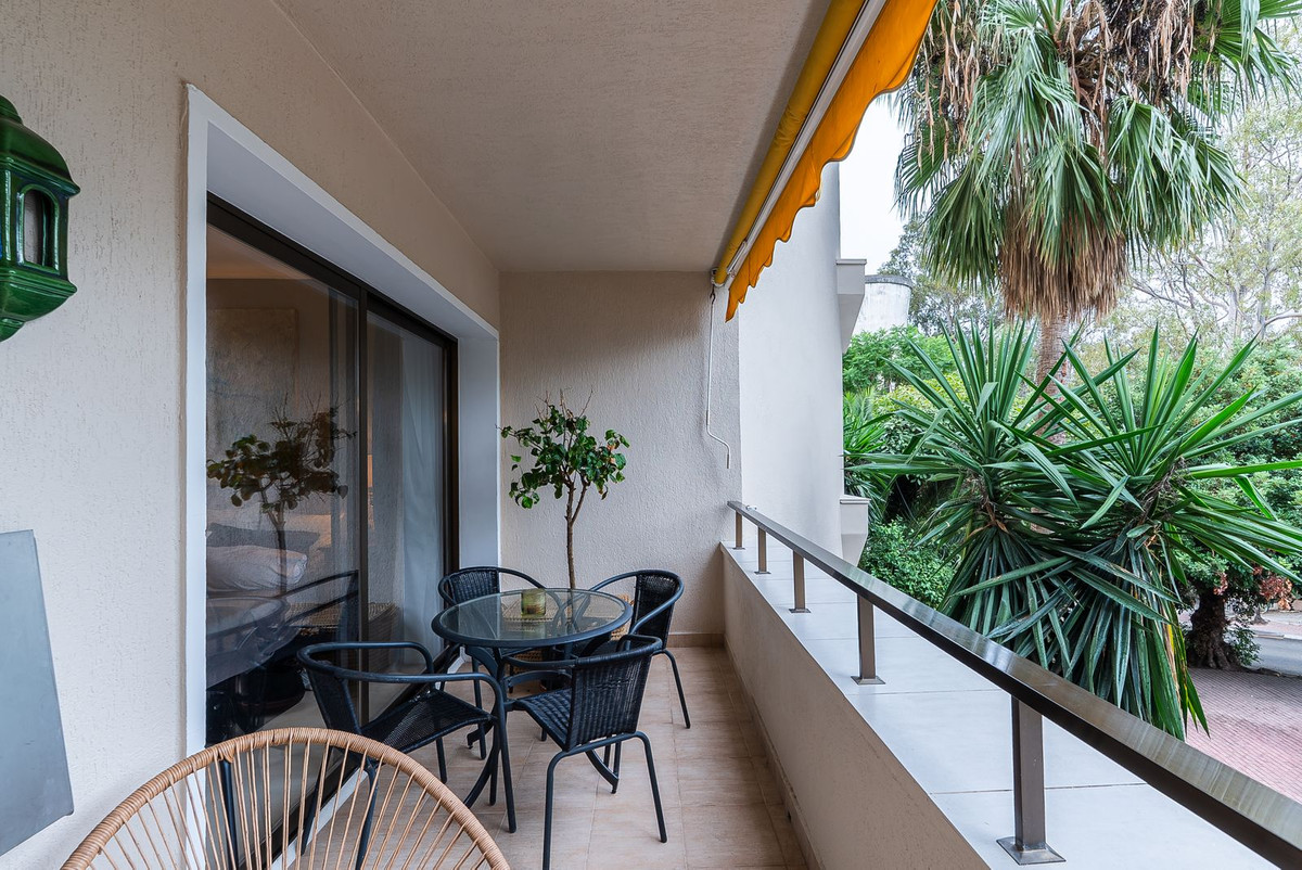 1 Bedroom Apartment in Estepona - Photo 24