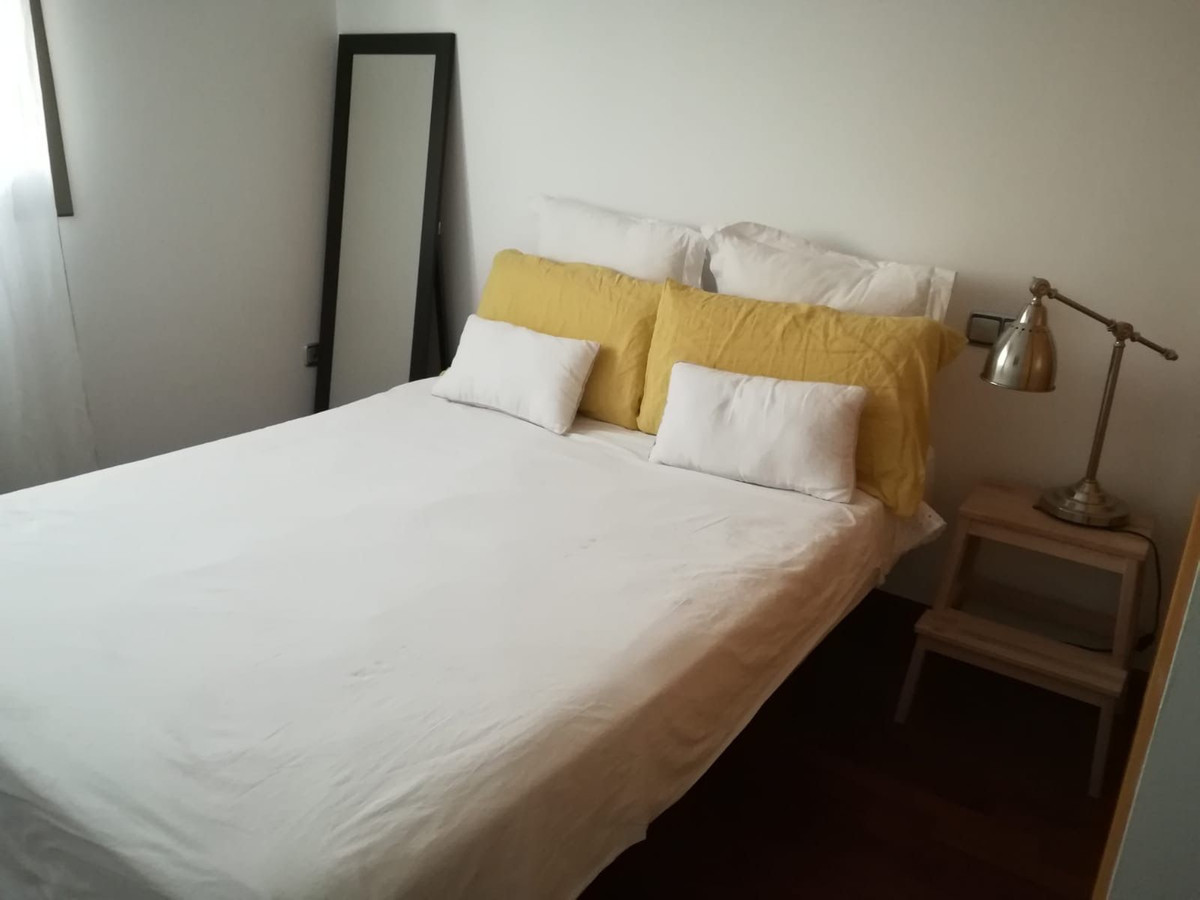 2 Bedroom Apartment in Torremolinos - Photo 5