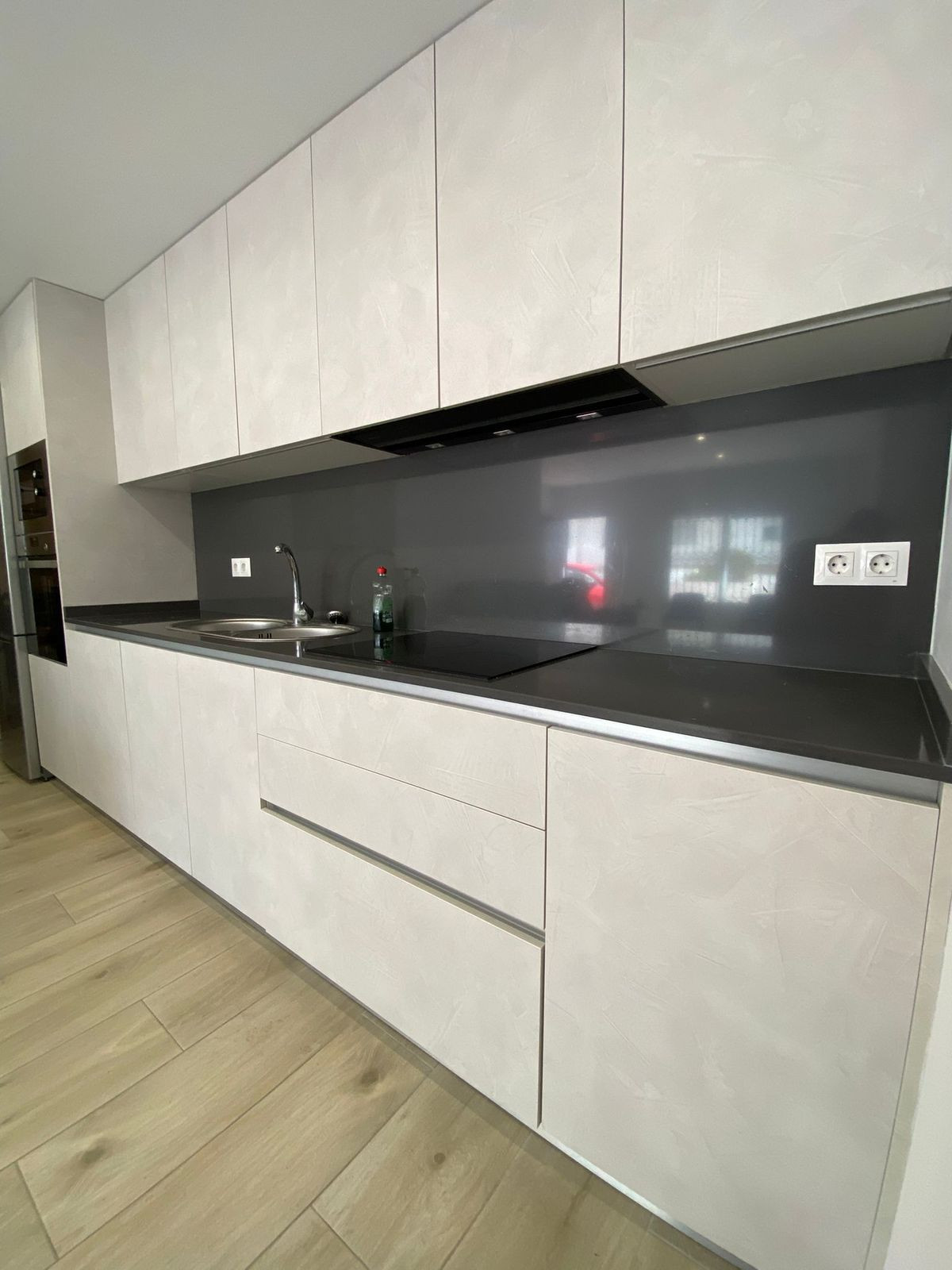 4 Bedroom Apartment in Estepona - Photo 2