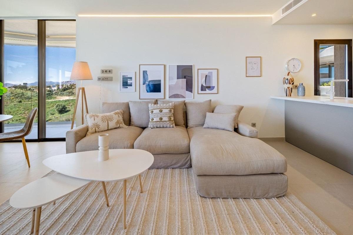 2 Bedroom Apartment in Benalmádena - Photo 8