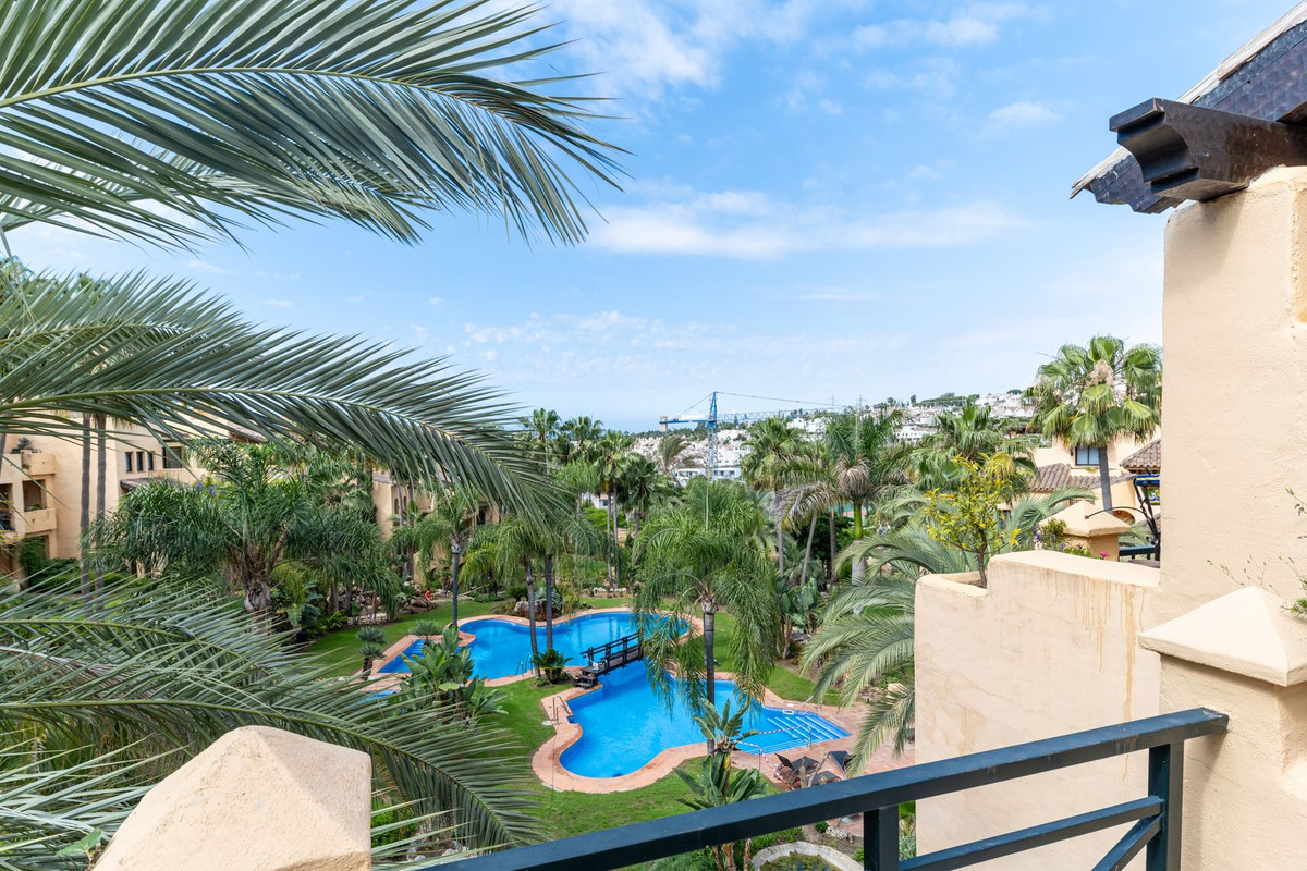 3 Bedroom Penthouse in Estepona - Photo 14