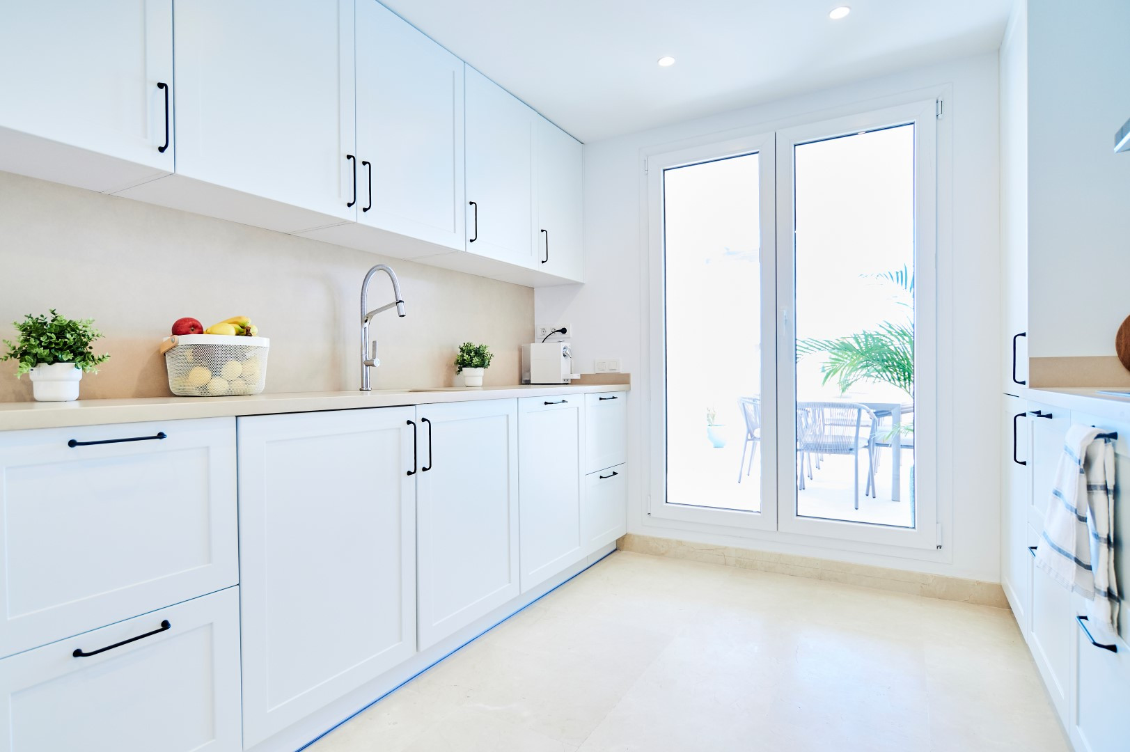 2 Bedroom Apartment in Marbella - Photo 10