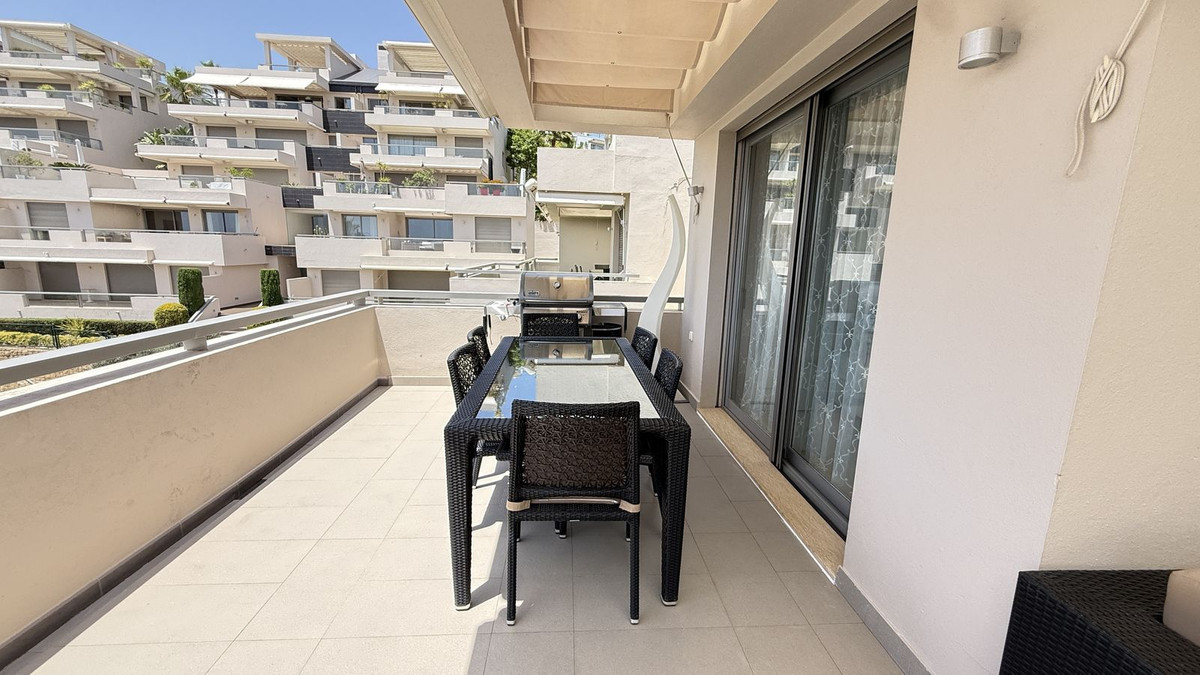 3 Bedroom Apartment in Benahavís - Photo 3